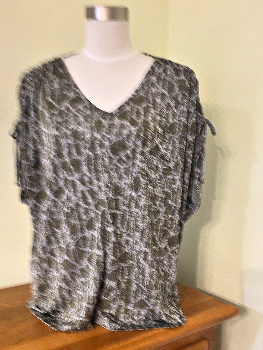 Simply Vera Wang Animal Print V-Neck Tunic Green XL